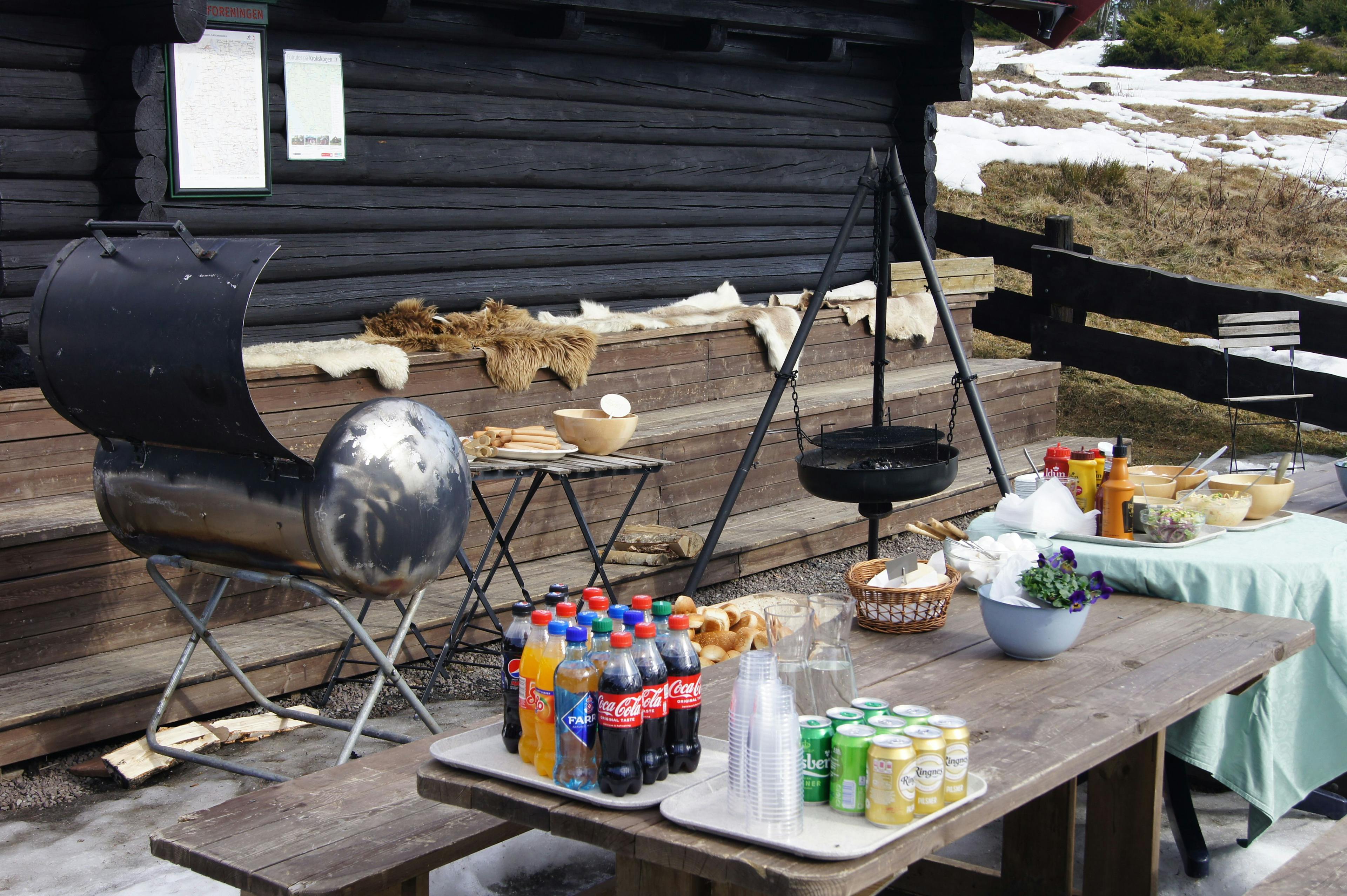 Vinterleker på Sørsetra med servering.